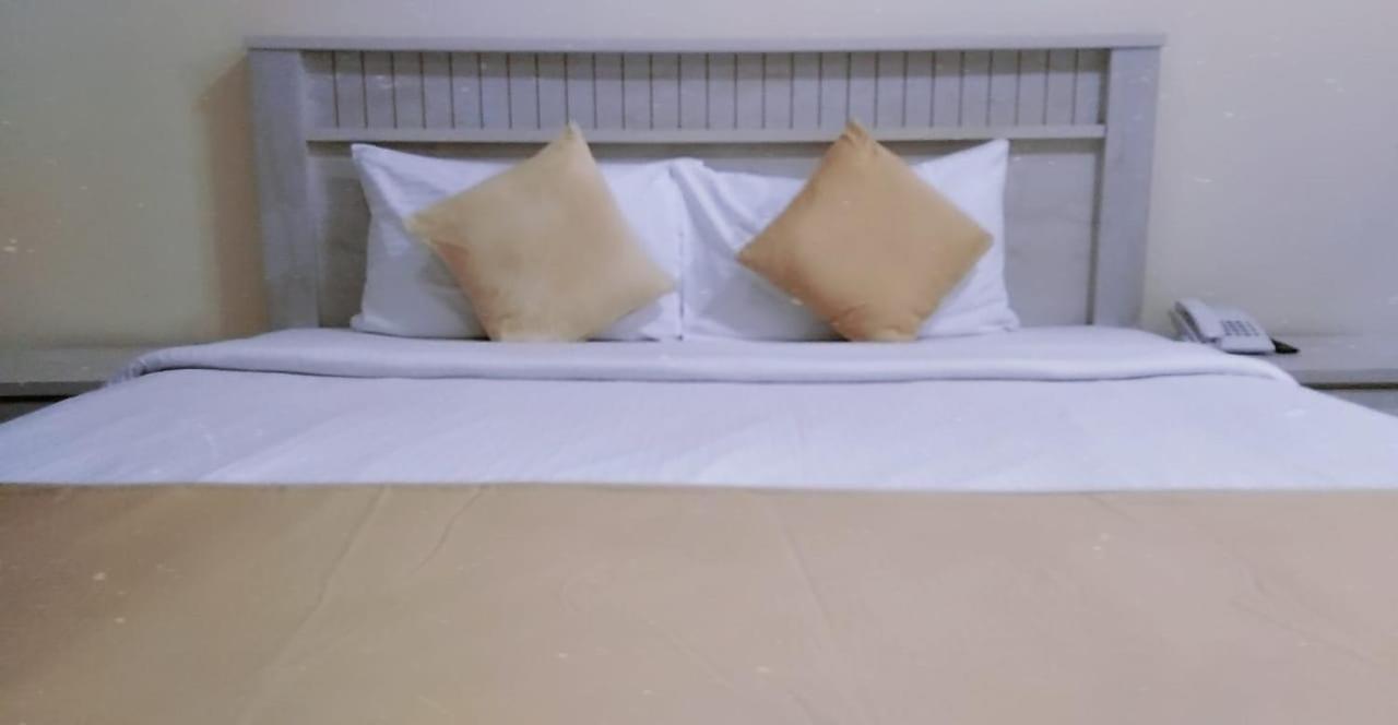 Al Khaleej Plaza Hotel Apartment-BAITHANS Ajman Buitenkant foto