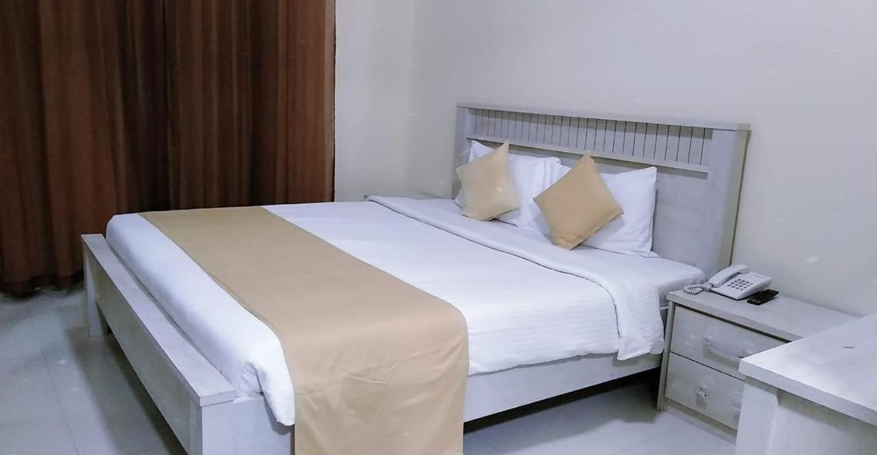 Al Khaleej Plaza Hotel Apartment-BAITHANS Ajman Buitenkant foto