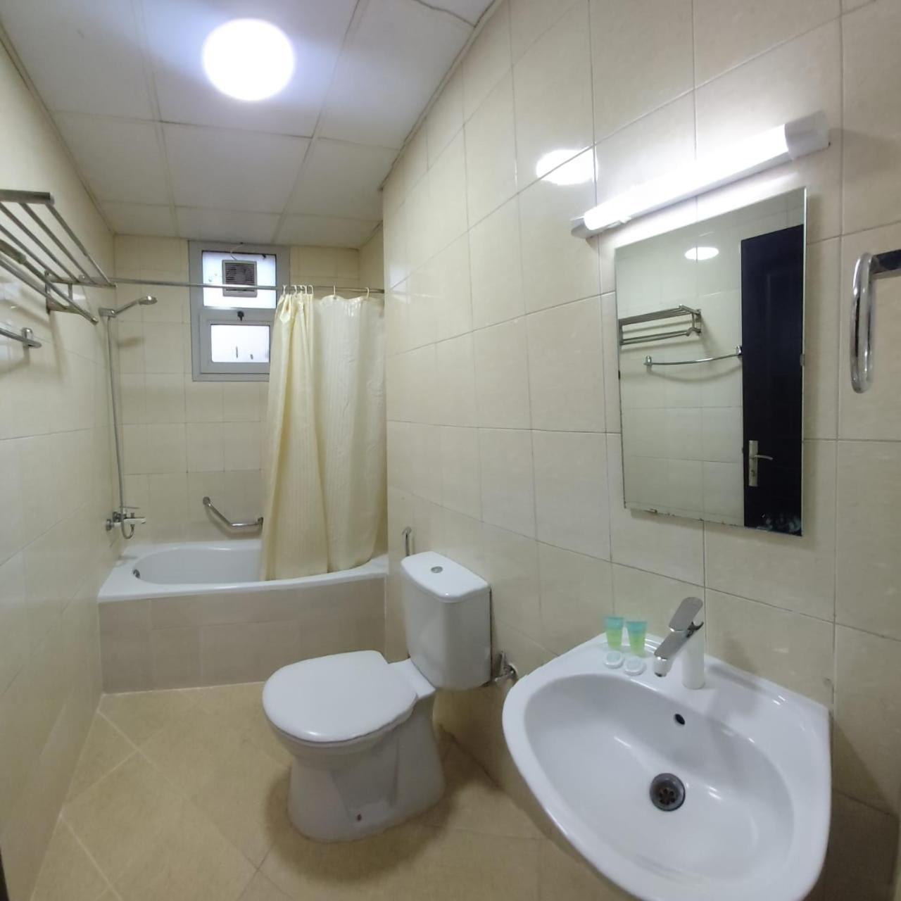 Al Khaleej Plaza Hotel Apartment-BAITHANS Ajman Buitenkant foto