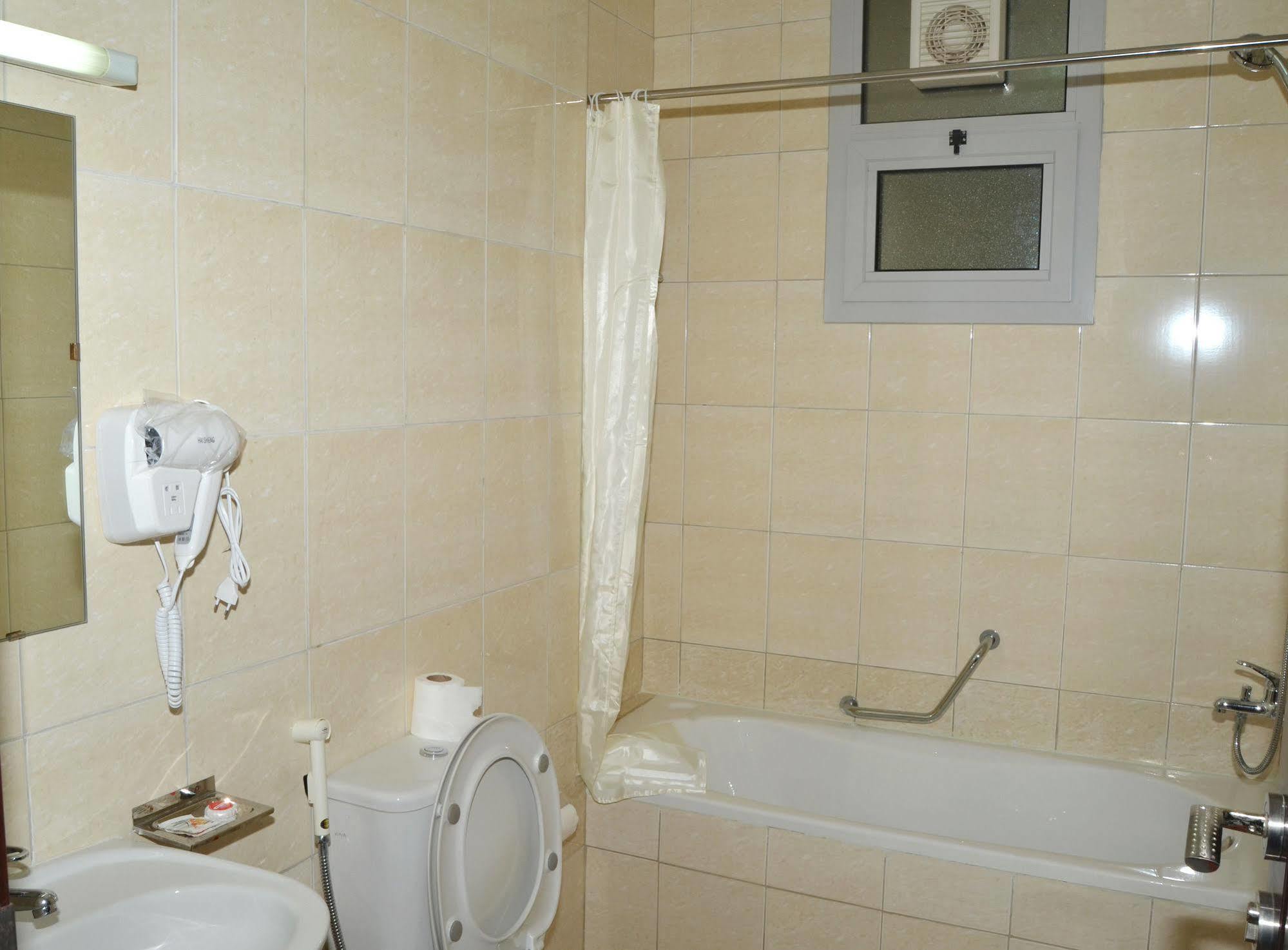 Al Khaleej Plaza Hotel Apartment-BAITHANS Ajman Buitenkant foto