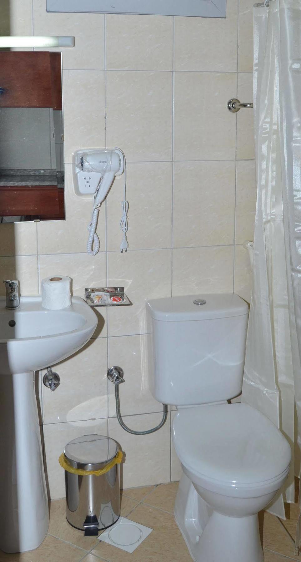 Al Khaleej Plaza Hotel Apartment-BAITHANS Ajman Buitenkant foto