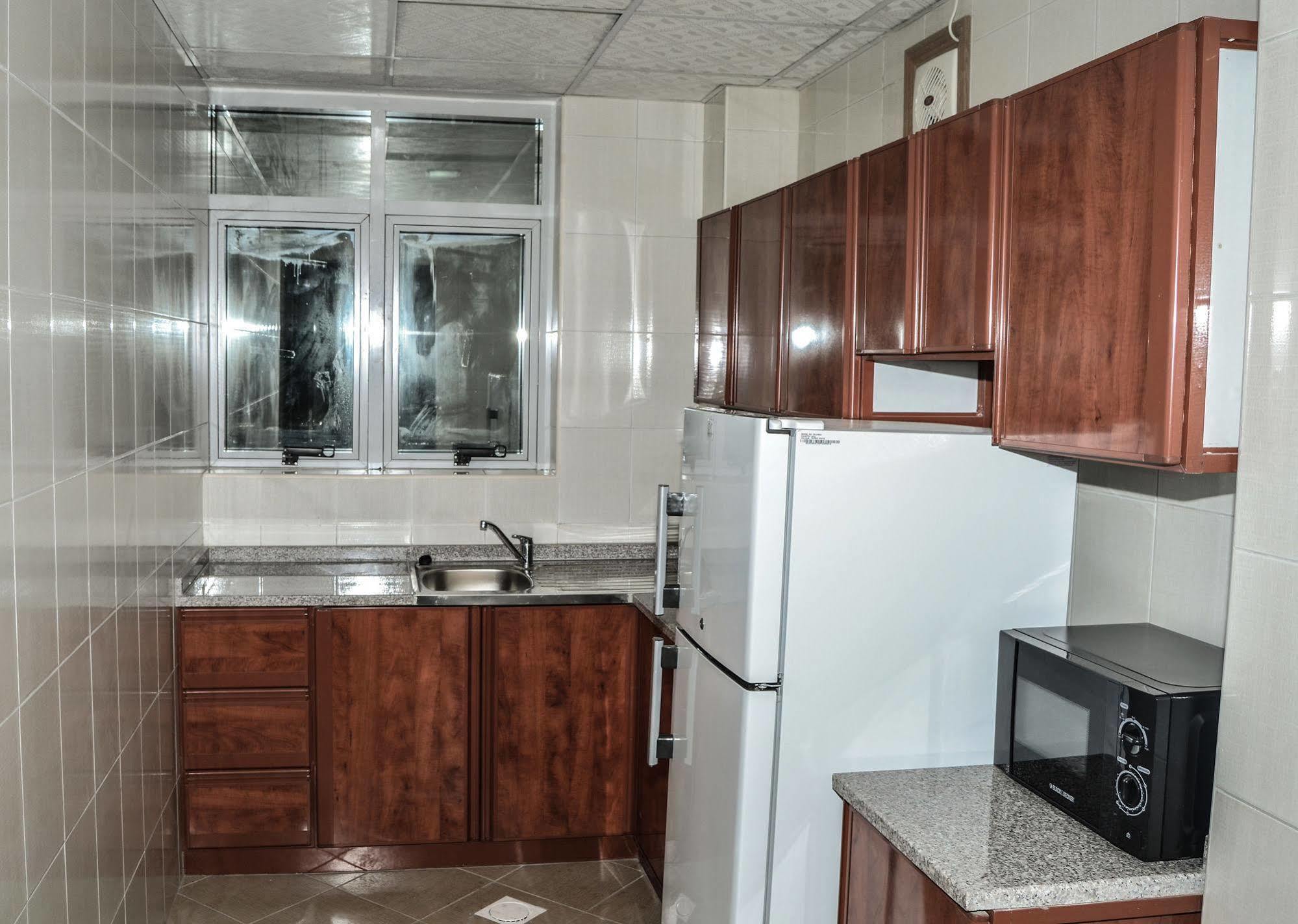 Al Khaleej Plaza Hotel Apartment-BAITHANS Ajman Buitenkant foto