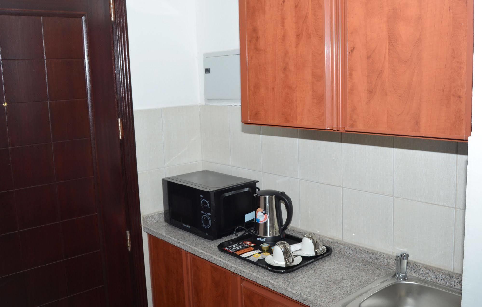 Al Khaleej Plaza Hotel Apartment-BAITHANS Ajman Buitenkant foto